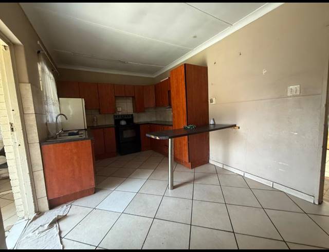 3 BEDROOM HOUSE FOR SALE IN VANDERBIJLPARK CE 2